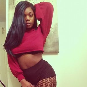 Meet your Posher, Ebony